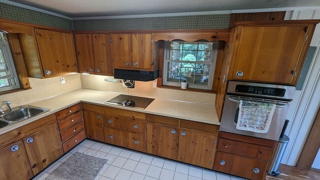 Building Photo - 2/2 Mtn Top Getaway - Huge Screened Porch w/ Stone Fireplace