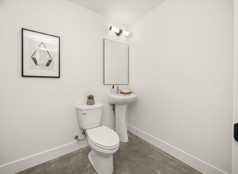 Building Photo - 3203 E 30th Ave