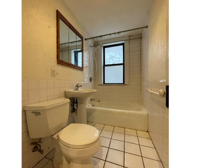 Building Photo - 2 bed/1 bath in Allston