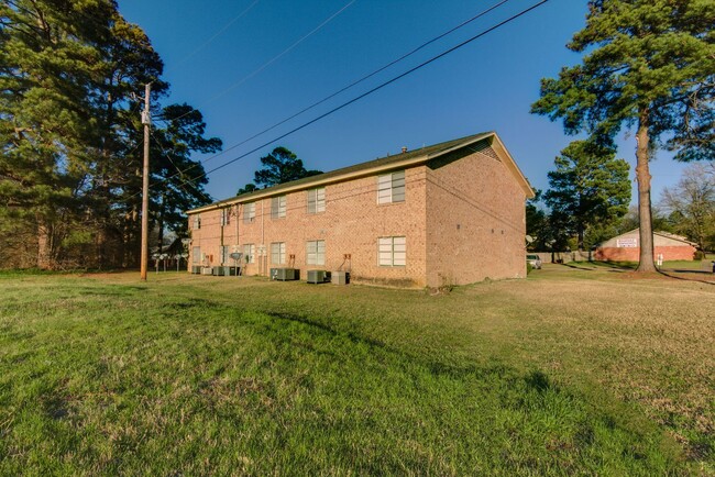 Building Photo - Upstairs Apartment for Lease!