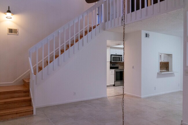 Building Photo - 9243 Green Meadows Way
