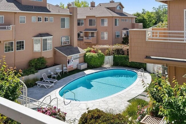 Building Photo - Charming 3BR|2.5BA Palo Alto Townhome – Pr...