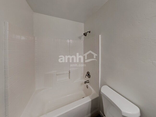 Building Photo - 784 N Highlands Grove Ln