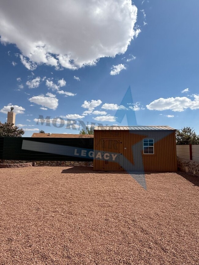 Building Photo - Inviting 3 bedroom 2.5 bath waiting to be ...