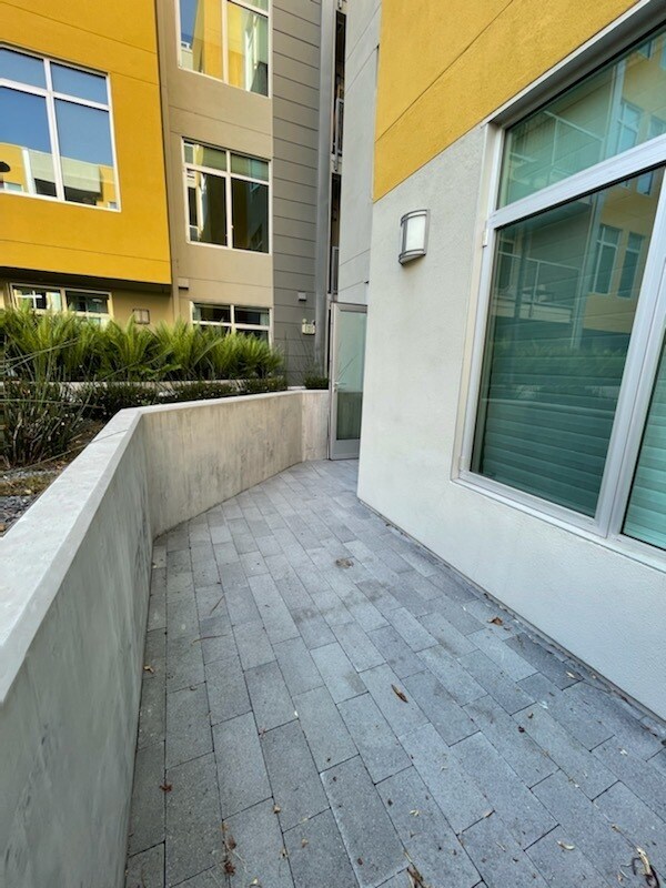 Building Photo - 2655 Bush St