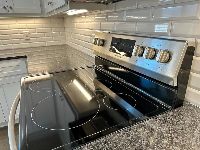 Building Photo - 705 Tower Mill Ct