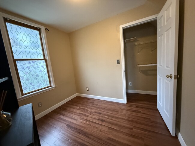 Building Photo - 603 S Batavia Ave