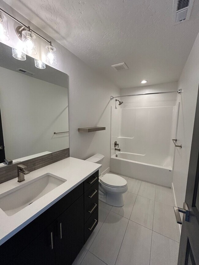 Building Photo - Riverstone: 3 Bedroom 3 Bath, Patio Home, ...