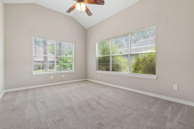 Building Photo - 2033 Post Oak Ct