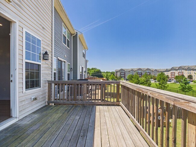 Building Photo - 1405 Kerr Dr