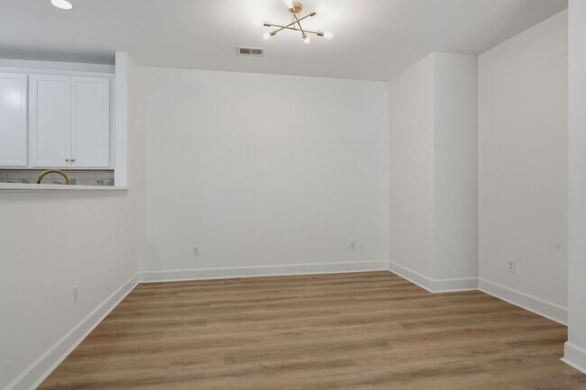 Building Photo - 4846 Bevendean Dr