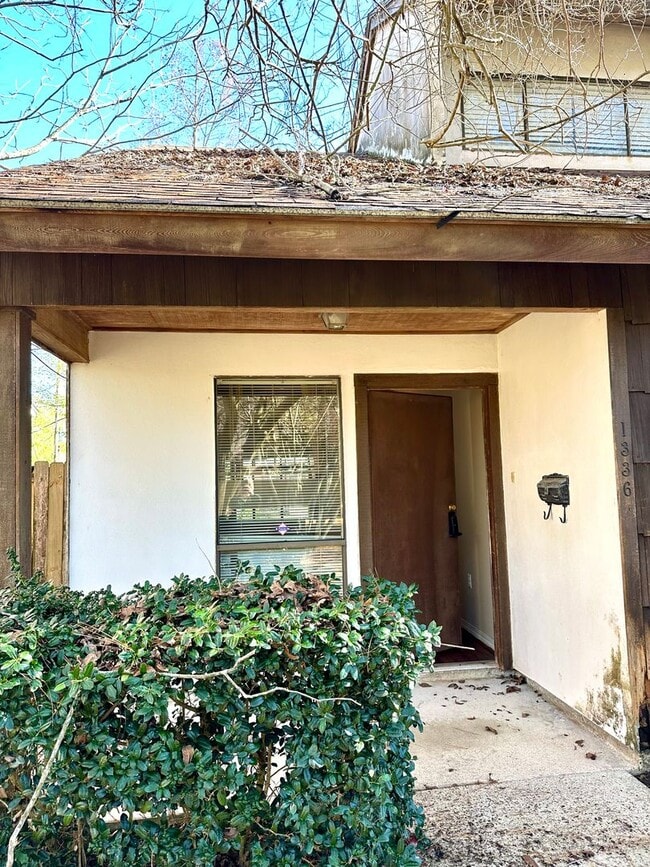 Building Photo - 2BR 2BA Townhome w/ Loft LSU AREA