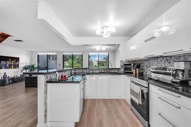 Building Photo - 9931 Costa Del Sol Blvd