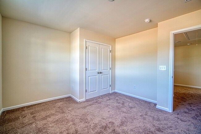 Building Photo - 580 Millsgate Cir