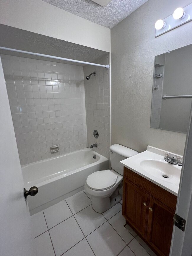 Building Photo - 3/2 carport in Port Charlotte