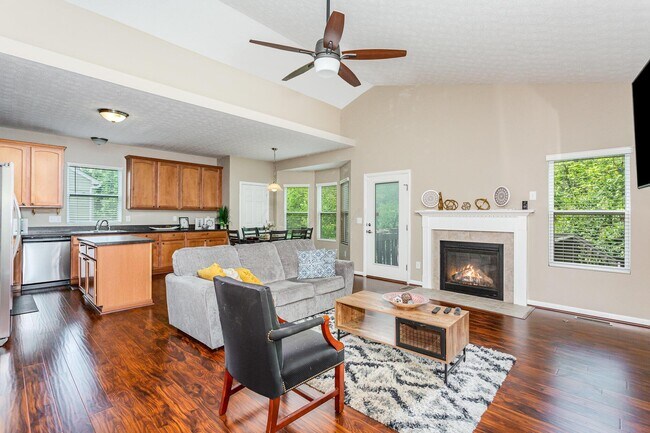 Building Photo - 7862 Waggoner Trace Dr