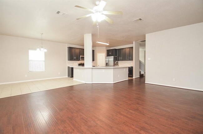 Building Photo - 2707 Roaring Oaks Ln