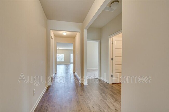 Building Photo - 141 Sims Ct
