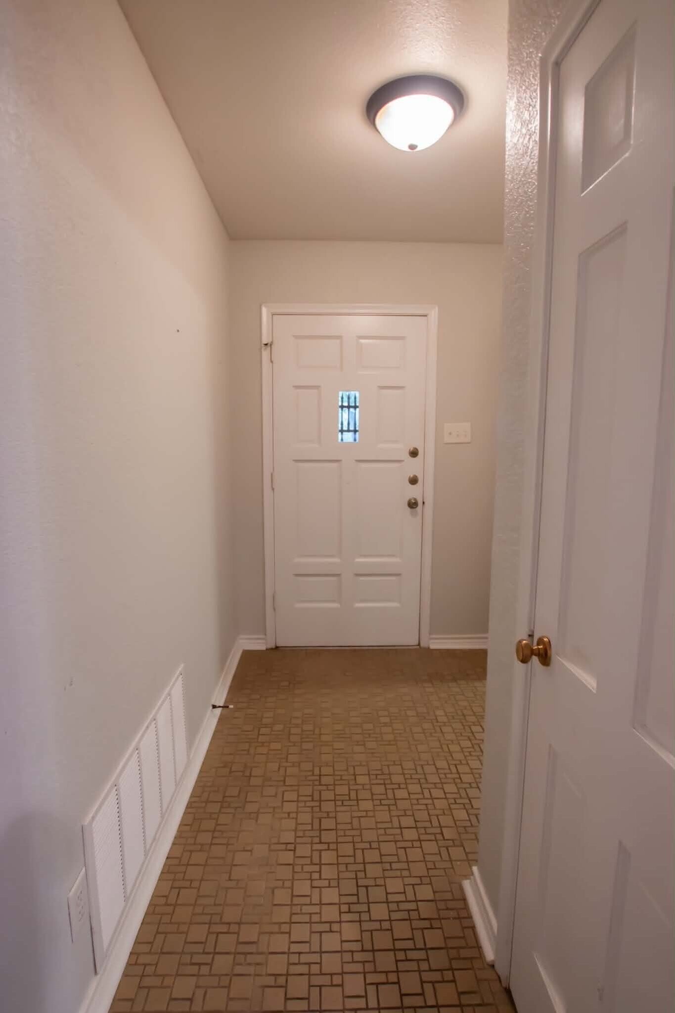 Building Photo - 2110 Inwood Cir