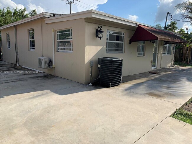 Building Photo - 7331 SW 16th St