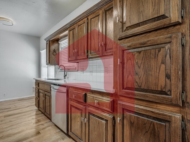 Building Photo - 2708 Silvertree Dr