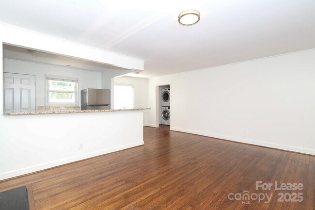 Building Photo - 5310 Buckingham Dr