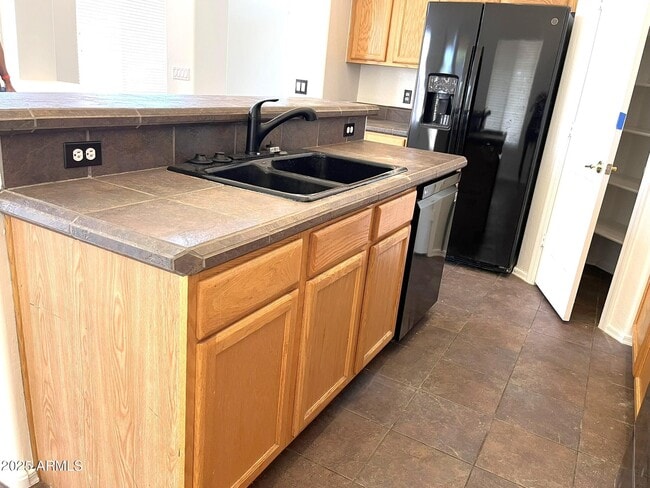 Building Photo - 2610 S Moccasin Trail