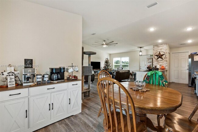 Building Photo - 3019 Honeywood Rd