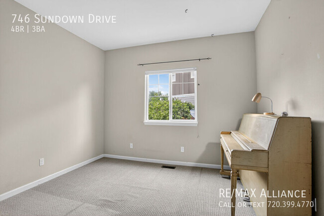 Building Photo - 746 Sundown Dr