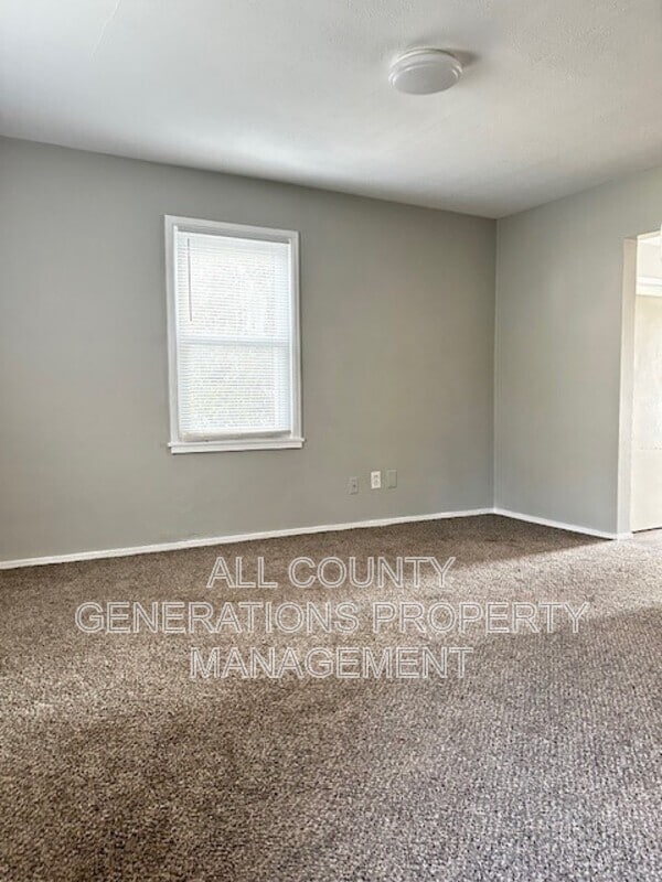 Building Photo - 960 N Central Dr