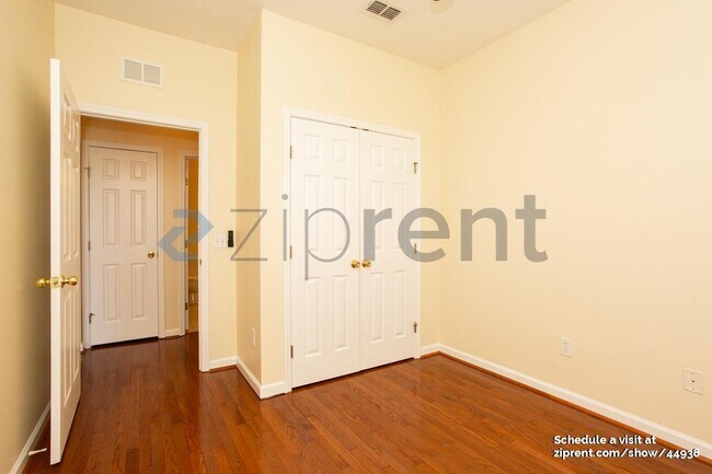 Building Photo - 7801 Point Meadows Dr