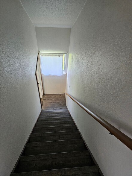 Building Photo - 7519 Lakewood Dr W