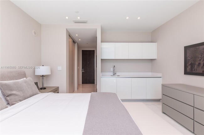 Building Photo - 851 NE 1st Ave