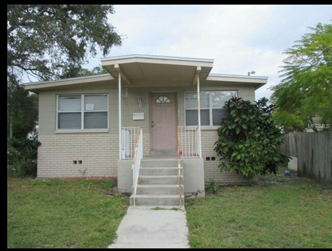 Primary Photo - 3 Bedroom 1.5 Bathroom Home For Rent - Close to Downtown St Petersburg