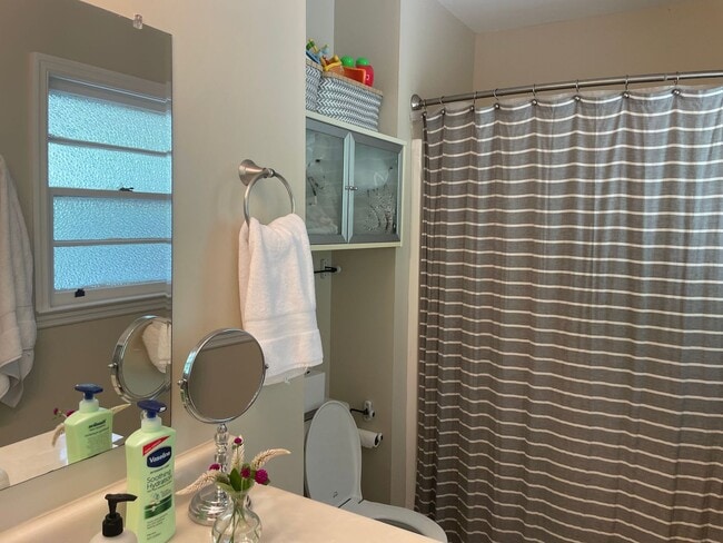 Building Photo - Crestview Home walking distance to Normaltown