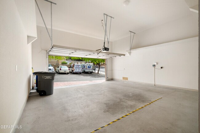 Building Photo - 5939 Bandolero Dr