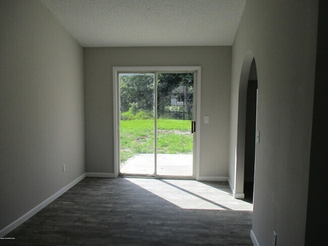 Building Photo - 474 Tuloma Ave SW