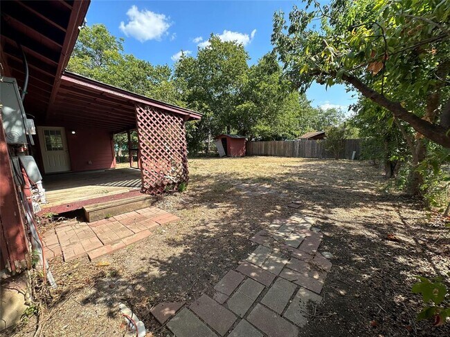 Building Photo - 303 Tamworth Ave