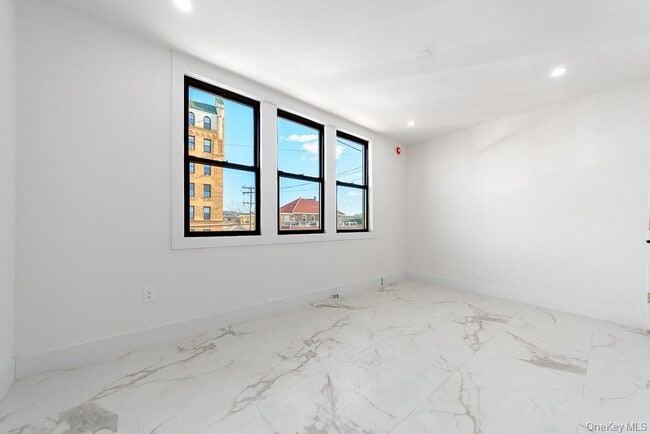Building Photo - 315 Riverside Blvd