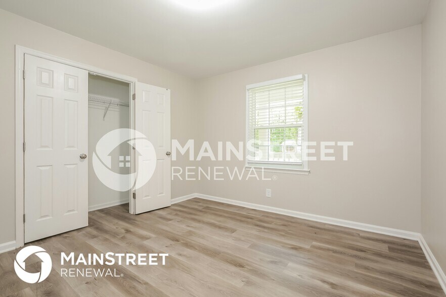 Building Photo - 237 Creekwood Dr