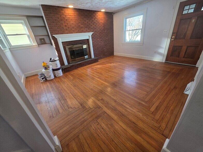 Building Photo - 19 Lakeview Ave