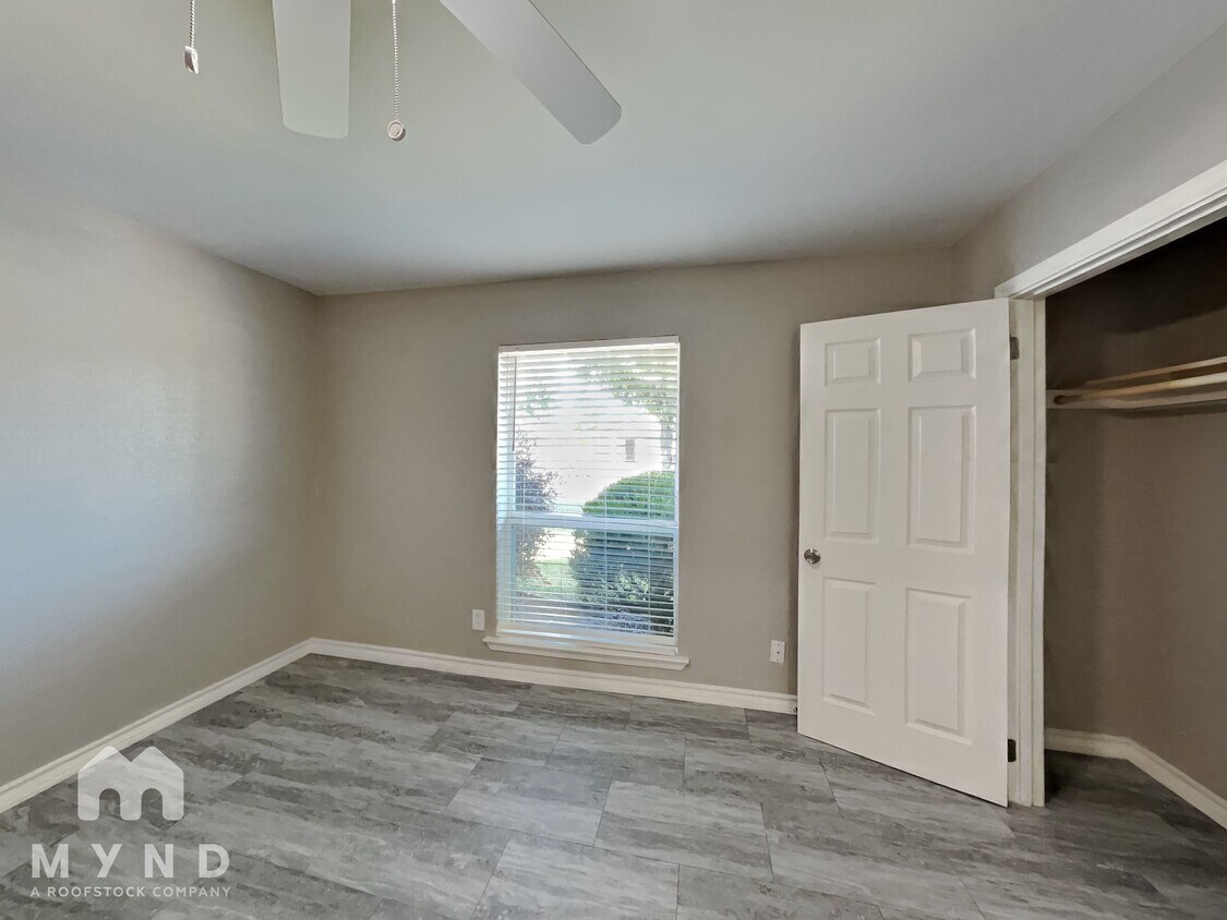 Building Photo - 1507 Cardinal Dr