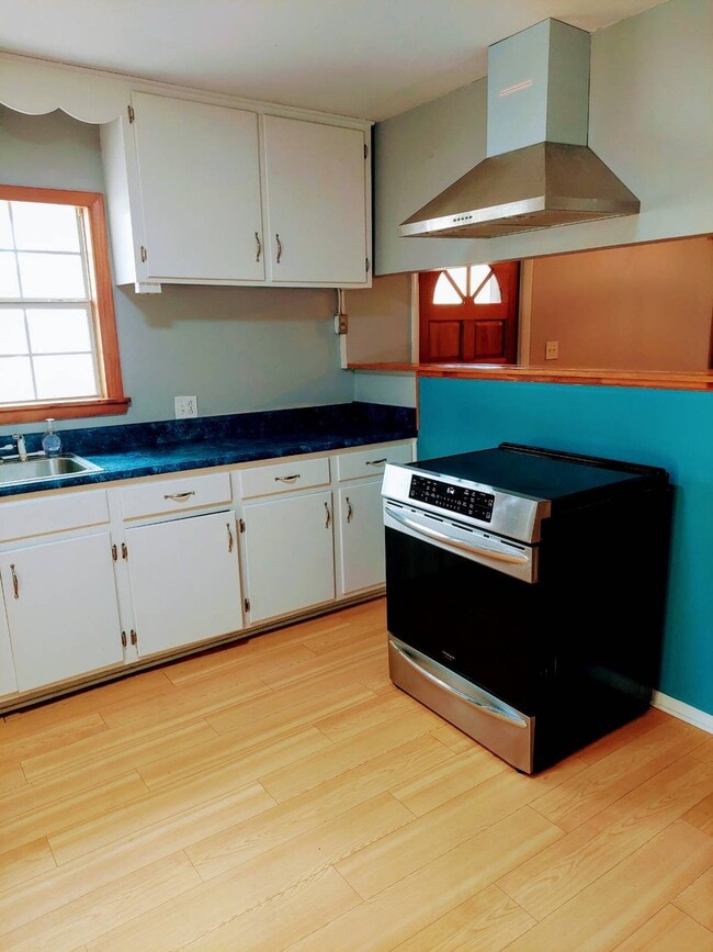 Building Photo - 5041 Tillie Ln