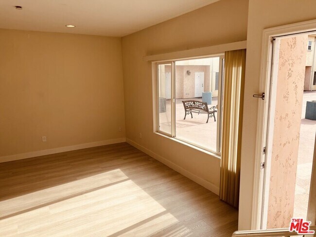 Building Photo - 12375 Osborne Pl