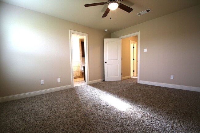 Building Photo - ((Pay NO RENT Until Jan 2026!)) Little Piece of HEAVEN~3/2.5 Home w/ Open GOURMET Kitchen/ ALL Gr...
