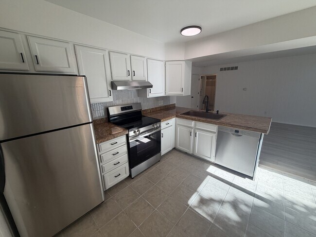 Building Photo - 2461 S Xanadu Way