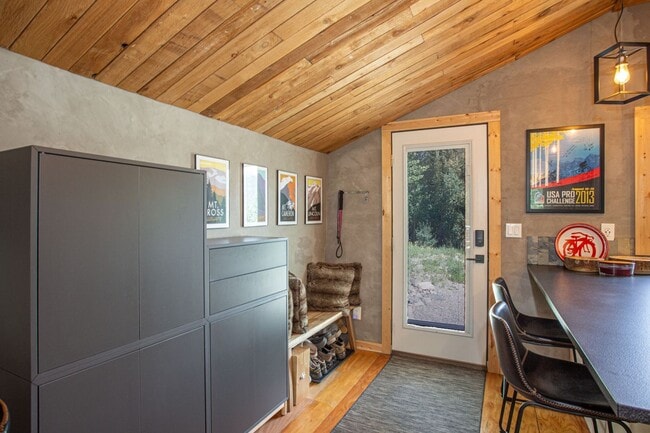 Building Photo - Adorable Mountain Cabin available for a Wi...