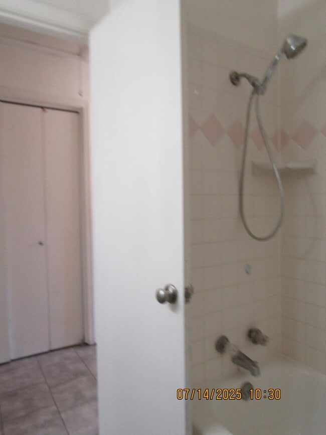 Building Photo - Turtle Creek Townhouse! MacArthur School D...