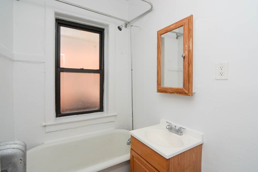 Building Photo - 3304 W Schubert Ave