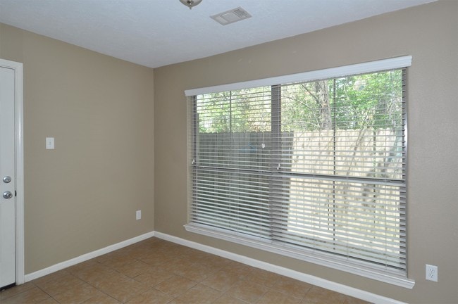 Building Photo - 21473 W Wallis Dr